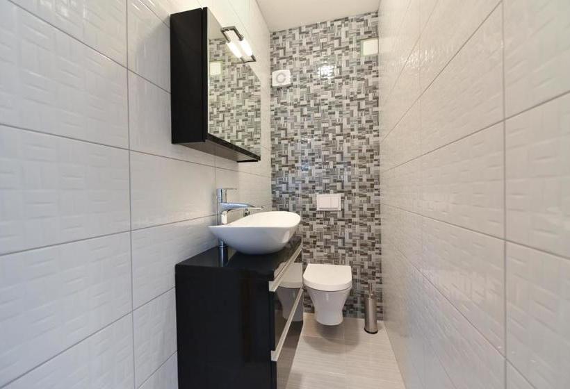 Crowonder Luxury Vir  6 New Apartments For Families With Playground For Kids