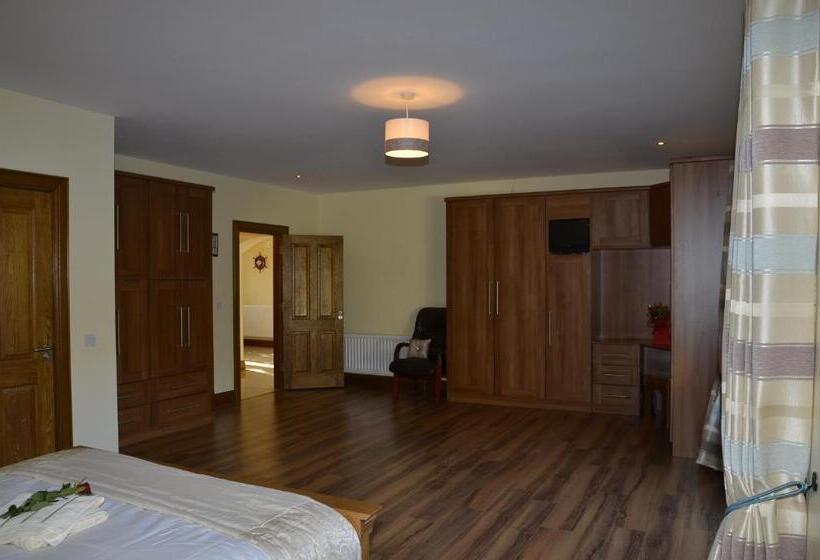 بنسيون Templeview Lodge