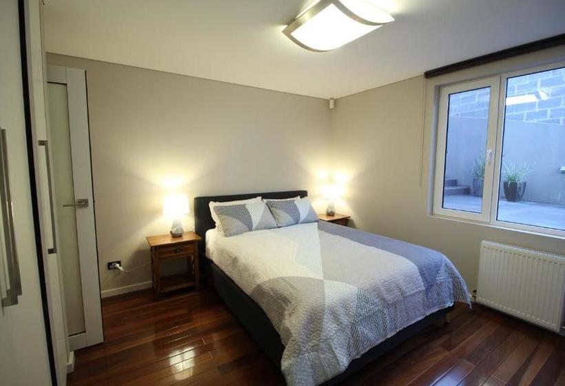 Sunny 3 Bedroom Apartment In Sandy Bay