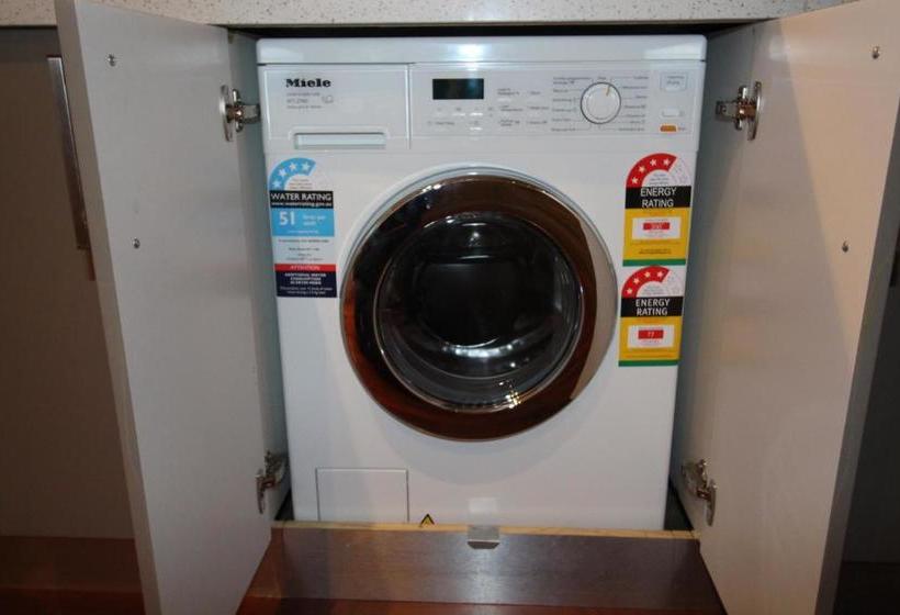 Sunny 3 Bedroom Apartment In Sandy Bay