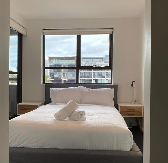 Port Melbourne Beach Front Apartment