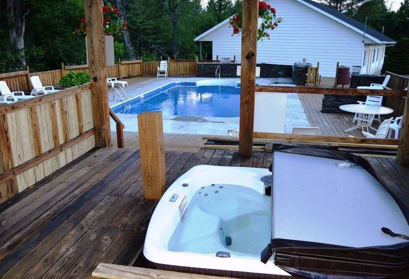 Hollow Inn And Motel