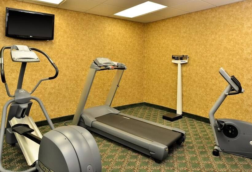 فندق Americas Best Value West Point