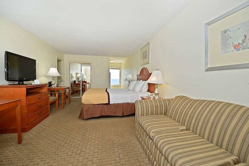 هتل Best Western Plus Holiday Sands Inn & Suites