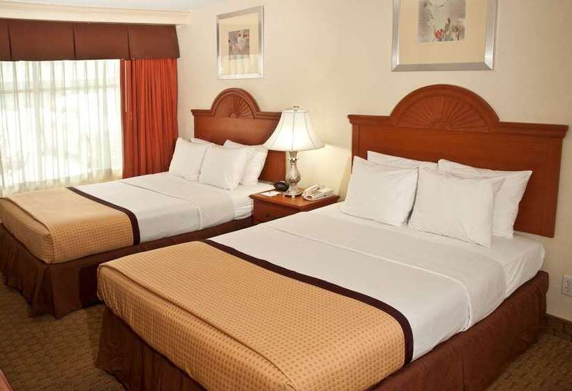 هتل Best Western Plus Holiday Sands Inn & Suites