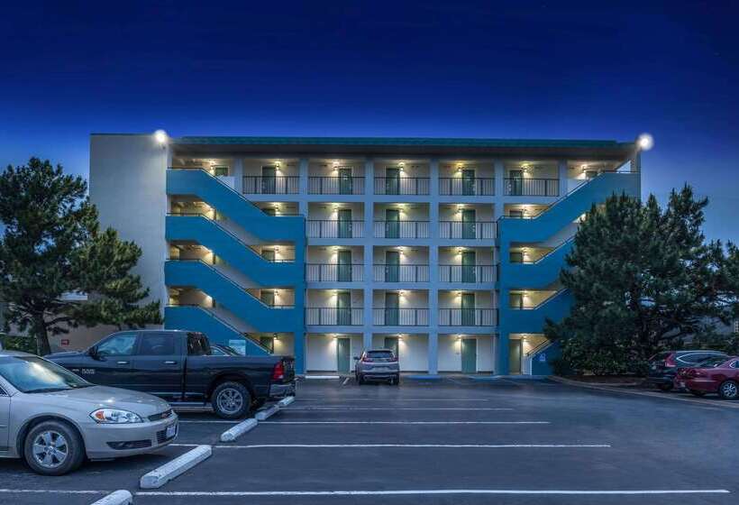 هتل Best Western Plus Holiday Sands Inn & Suites