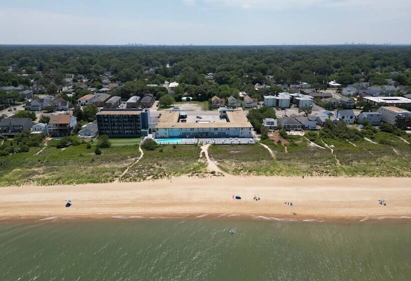 هتل Best Western Plus Holiday Sands Inn & Suites