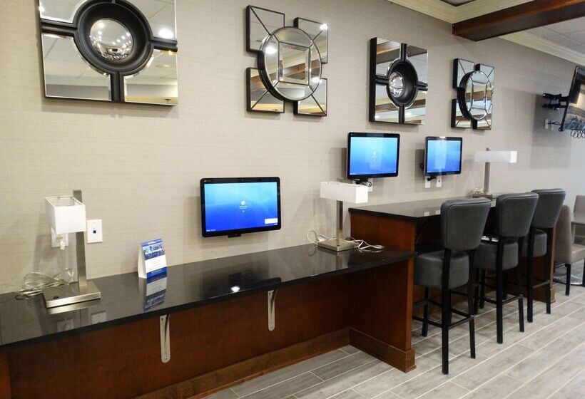 هتل Best Western Premier Airport/expo Center