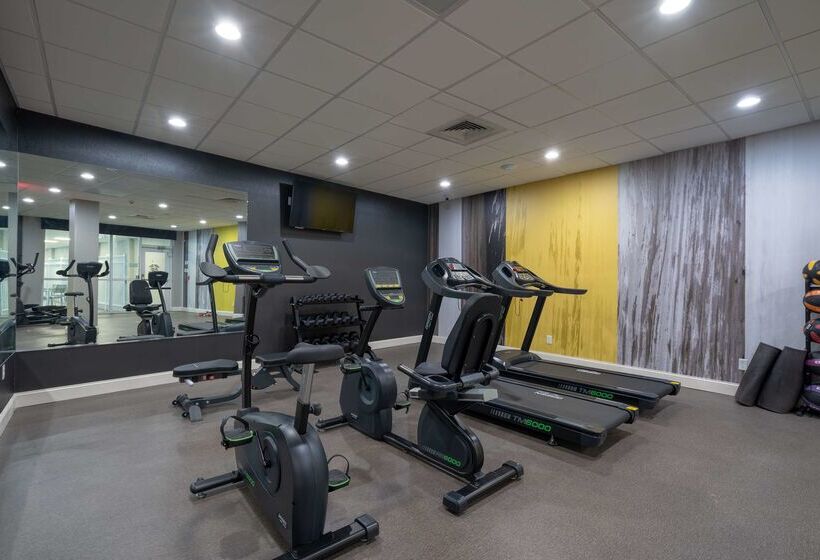 هتل Best Western Premier Airport/expo Center