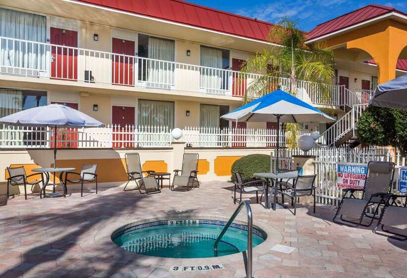 فندق Days Inn & Suites By Wyndham Port Richey