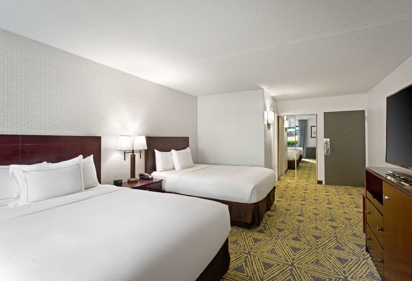 호텔 Doubletree By Hilton Washington Meadow Lands Casino Area