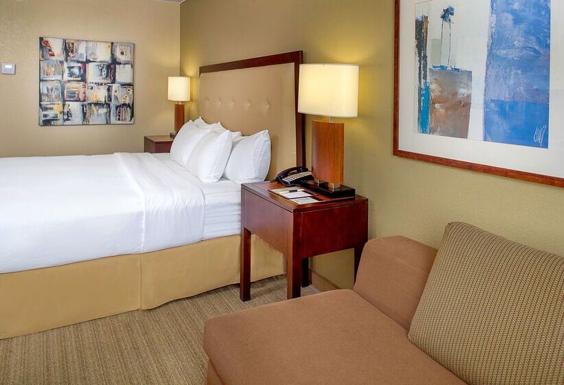 Отель Doubletree By Hilton St. Louis Westport