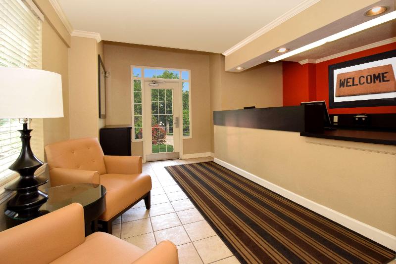 هتل Extended Stay America Select Suites Tampa North Airport