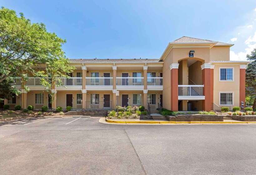 ホテル Hometowne Studios By Red Roof Chantilly