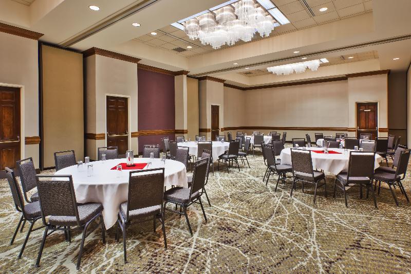 هتل Holiday Inn Rapid City   Rushmore Plaza, An Ihg
