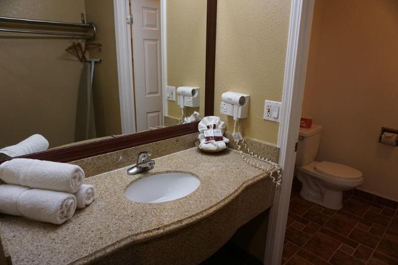 هتل Hollywood Inn Express North