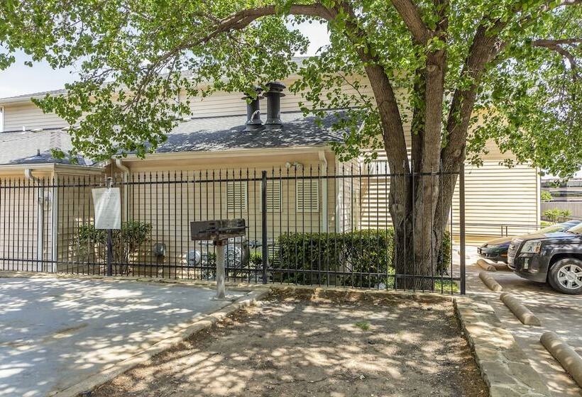 בית מלון כפרי Hometowne Studios By Red Roof Dallas   North Addison   Tollway