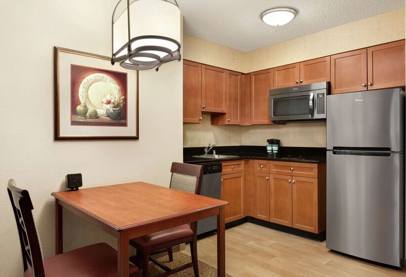هتل Homewood Suites Dallas/park Central