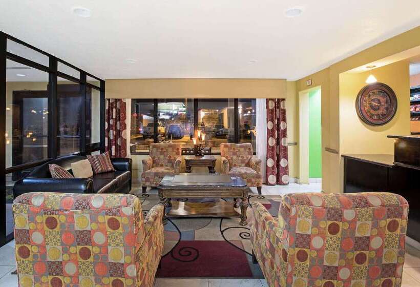 בית מלון כפרי La Quinta Inn & Suites By Wyndham Salina