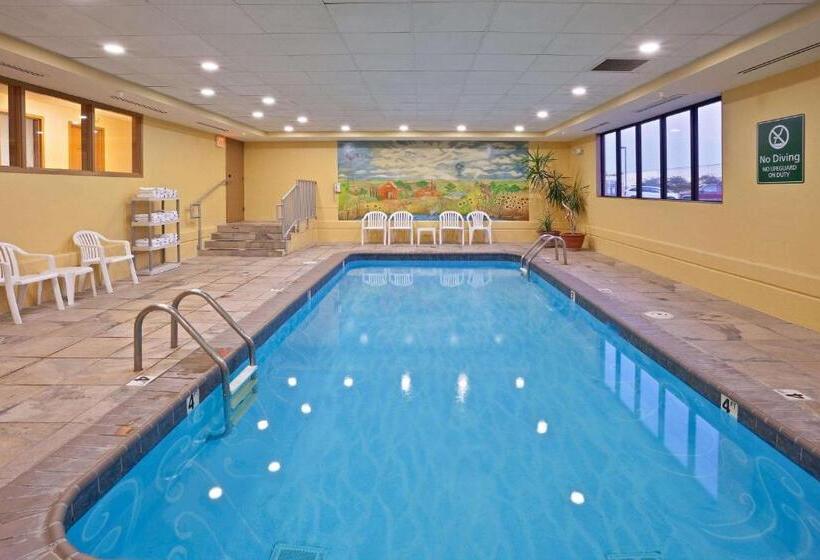 בית מלון כפרי La Quinta Inn & Suites By Wyndham Salina