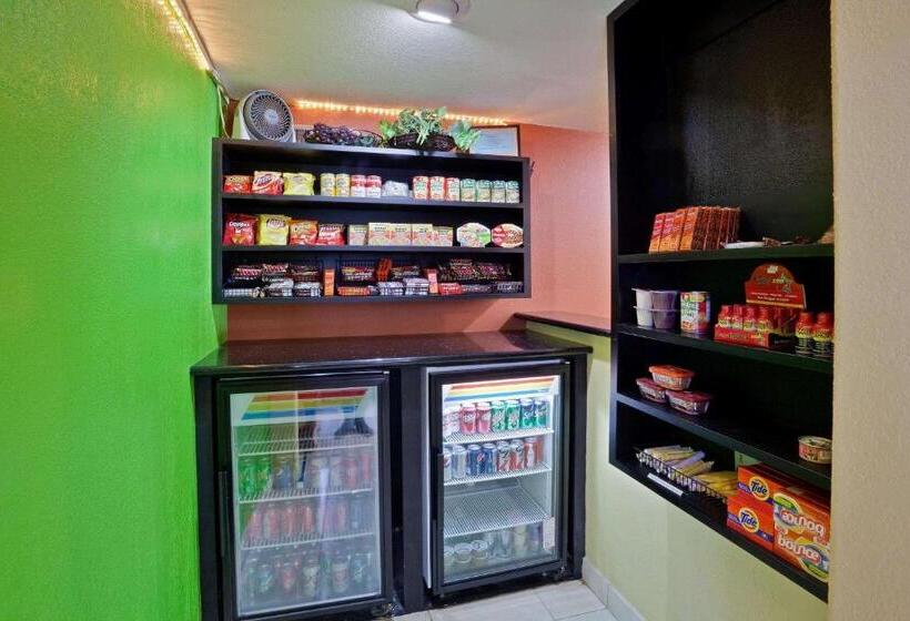 בית מלון כפרי La Quinta Inn & Suites By Wyndham Salina