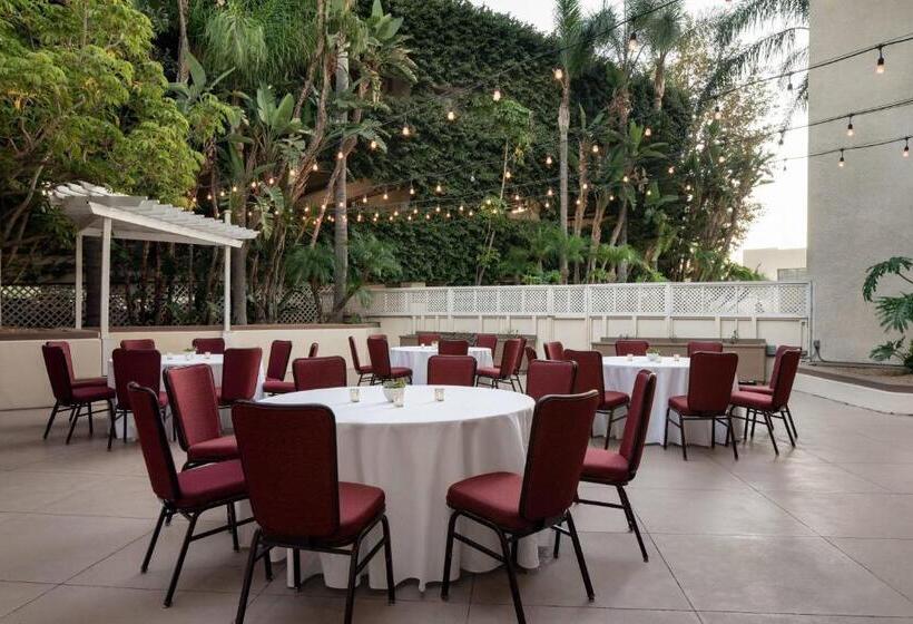 בית מלון כפרי Marriott Riverside At The Convention Center