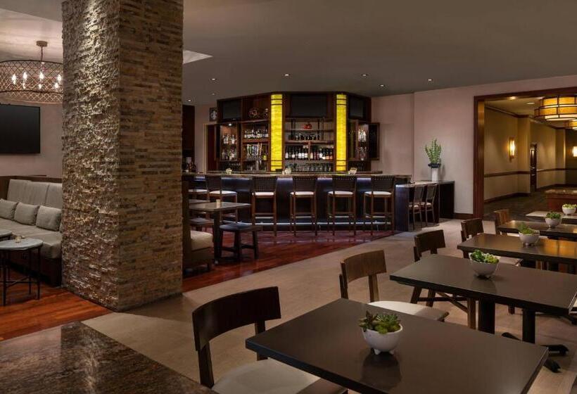 בית מלון כפרי Marriott Riverside At The Convention Center