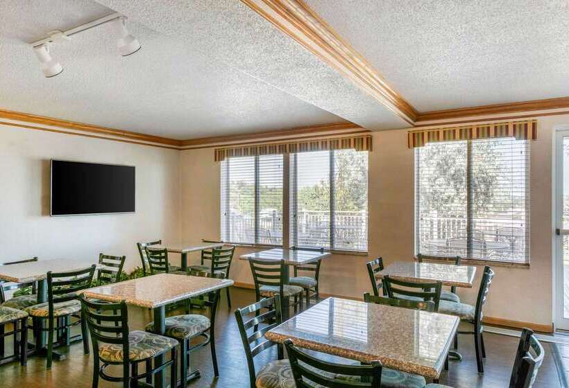 هتل Quality Inn Near Monument Health Rapid City Hospital