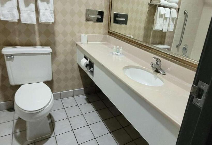 هتل Quality Inn & Suites Columbia I70