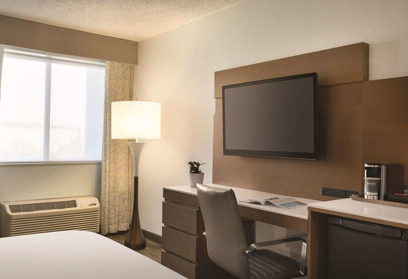 Radisson Hotel Grand Rapids Riverfront