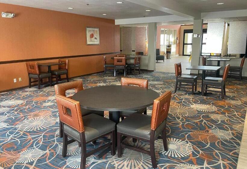 هتل Stay Suites Formerly Known As Days Inn & Suites By Wyndham La Crosse Onalaska