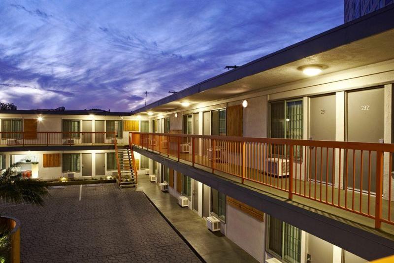 هتل The Tangerine  A Burbank