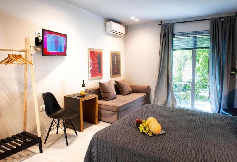 Caravel Voyage Suites By Livingspace