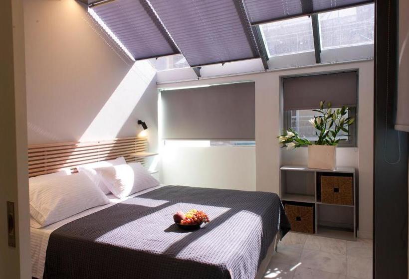 Caravel Voyage Suites By Livingspace