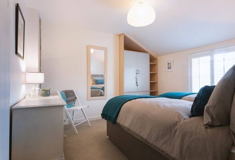 Church Cottage West Down, Sleeps 6 7, Dog Friendly