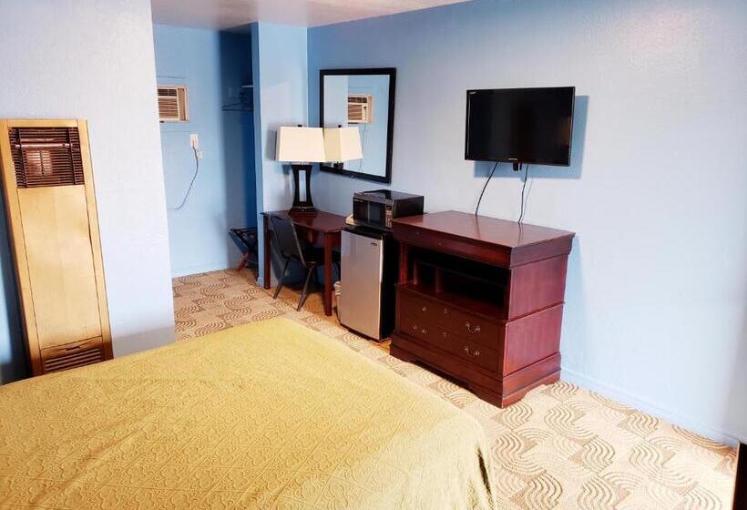 Trade Winds Motel
