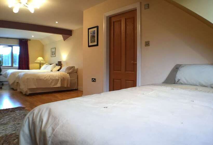 مبيت وإفطار Alaind Lodges