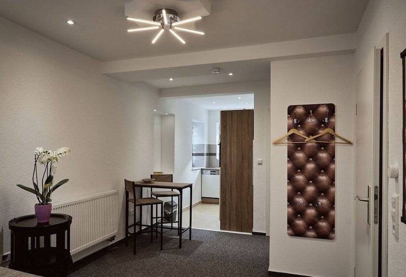 Boardinghouse Apart