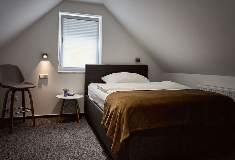 Boardinghouse Apart
