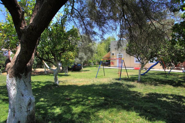 هتل Apartments Avra