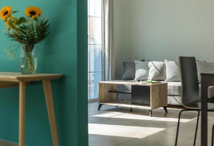 Local Hostel & Suites