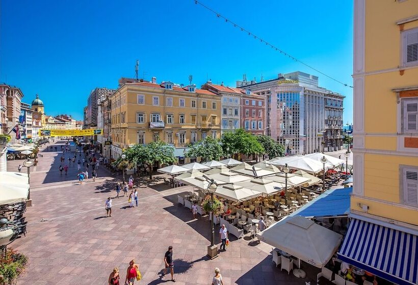 Main Street Apartments