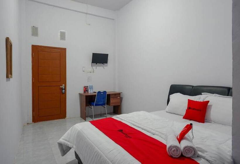 فندق Reddoorz Near Pasar Baru Mamuju