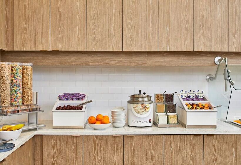 Отель Residence Inn St. Petersburg Tierra Verde