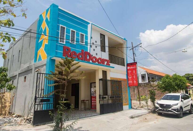 بنسيون Reddoorz Syariah Near Politeknik Negeri Madiun