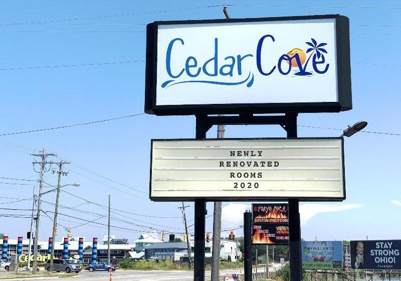هتل Cedar Cove
