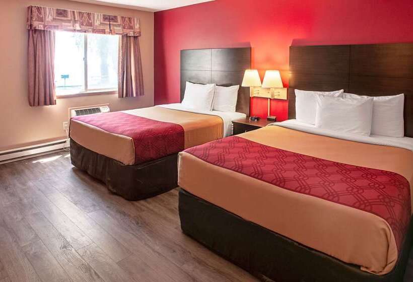 هتل Econo Lodge On The Bay