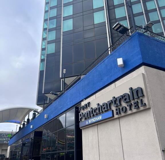 هتل Fort Pontchartrain Detroit, A Wyndham