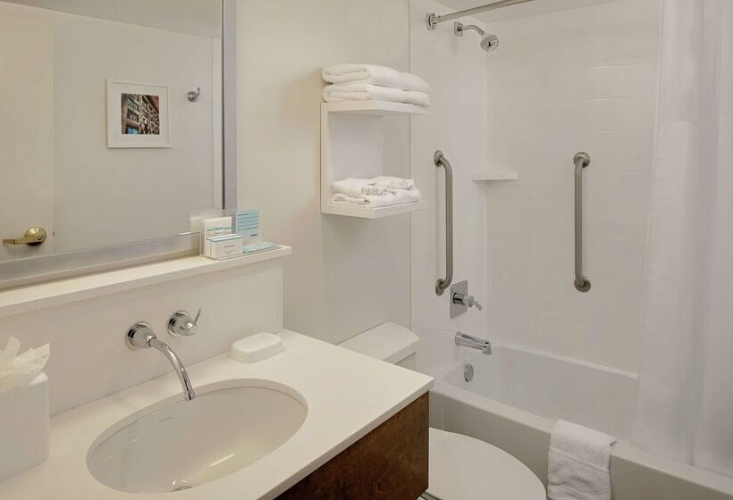 هتل Hampton Inn Louisville Downtown