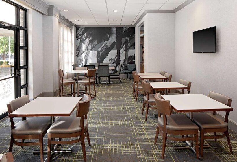 هتل Hampton Inn Louisville Downtown